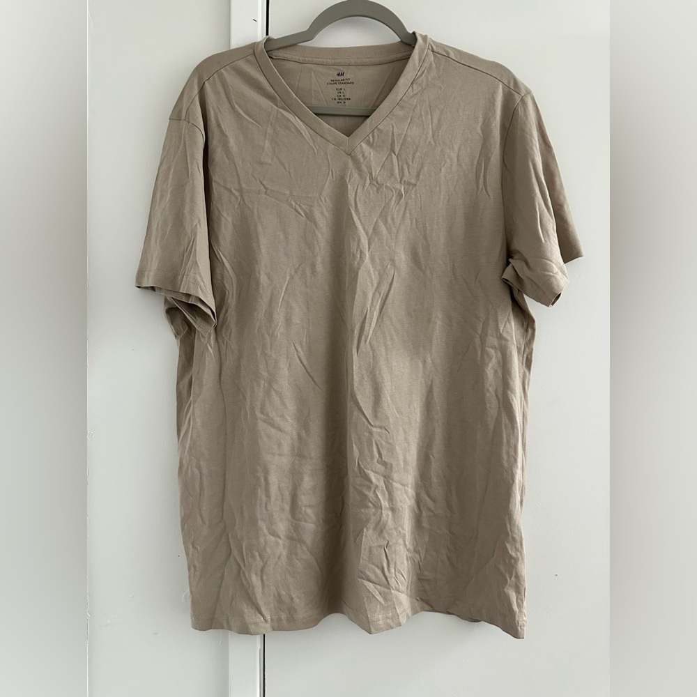 H&M Regular Fit V-neck T-shirt Men’s L